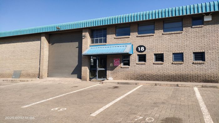 Kya Sands Industrial Unit To Rent: Secure complex, efficient layout, easy access.