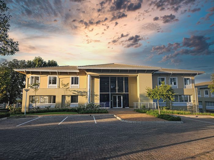 Prime Woodmead office to rent, open plan, generator backup, low running costs.