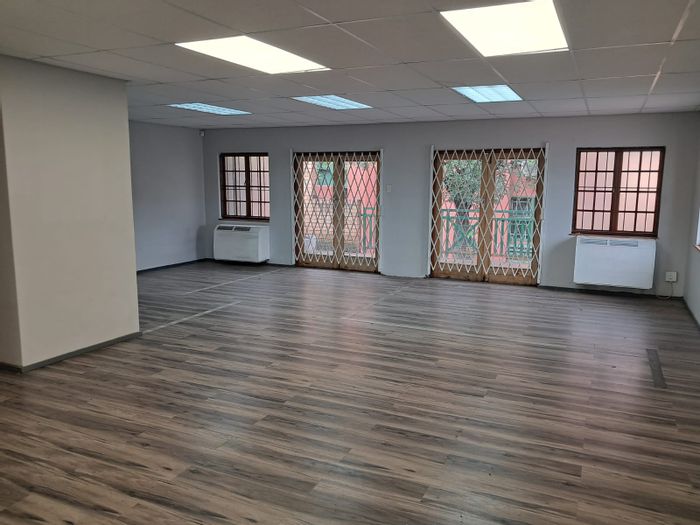 Office to rent in Highveld: 99m² with reception, meeting room, kitchenette.