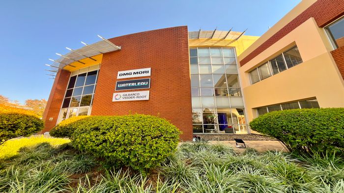 To Rent: Office in Bedfordview Central with boardroom, kitchenette, and 24/7 security.