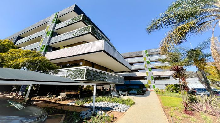 Office To Rent in Bedfordview Central: 133m2 with parking, boardroom, and kitchenette.