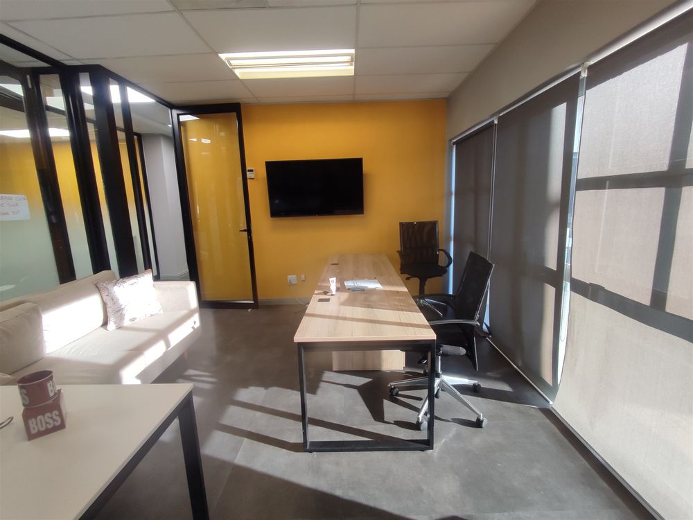 16 Fricker Road- Illovo - Grfl 194.18m² (9