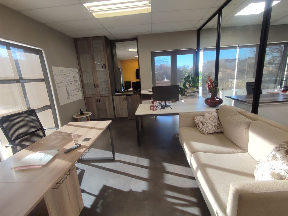 16 Fricker Road- Illovo - Grfl 194.18m² (8