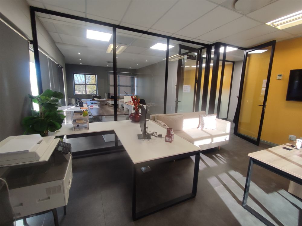 16 Fricker Road- Illovo - Grfl 194.18m² (7