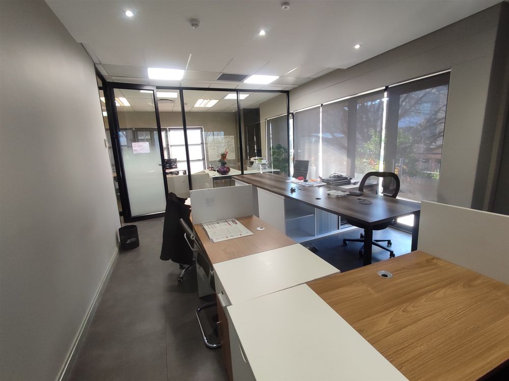 16 Fricker Road- Illovo - Grfl 194.18m² (12