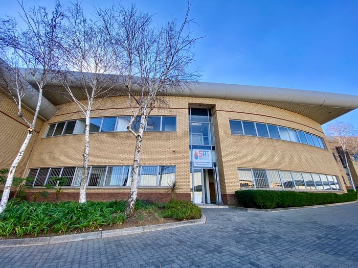 Industrial unit in Randjespark to rent: warehouse, offices, 24/7 security access.