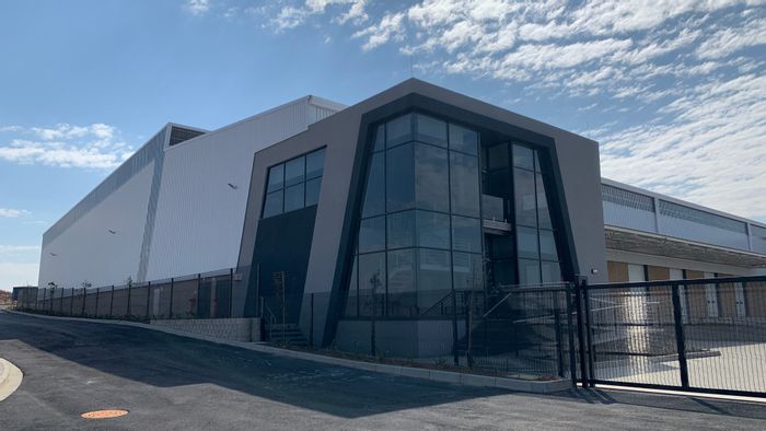 Industrial space to rent in Airport Park with dock doors, ramp, and security.