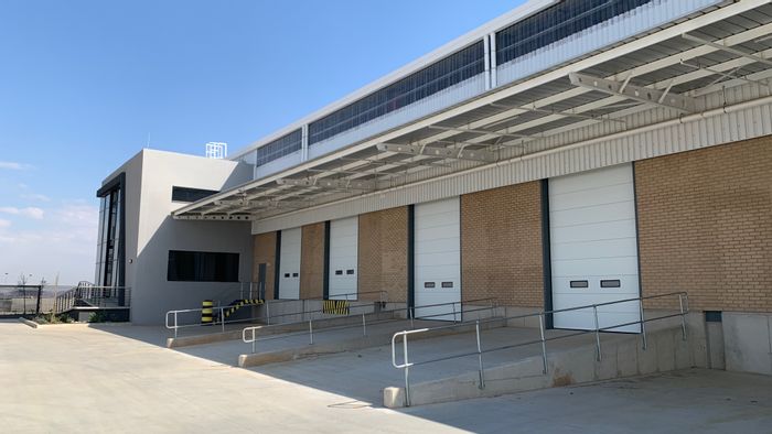 Industrial space to rent in Airport Park with dock doors, office, and security.
