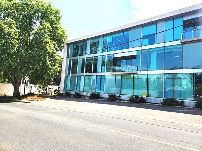 Illovo Office To Rent: Green Building, 24-hour security, prime location, ample parking.