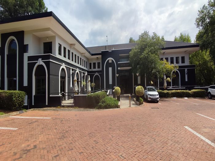 To Rent: Office in Hyde Park with 24-hour security, parking, and fibre access.