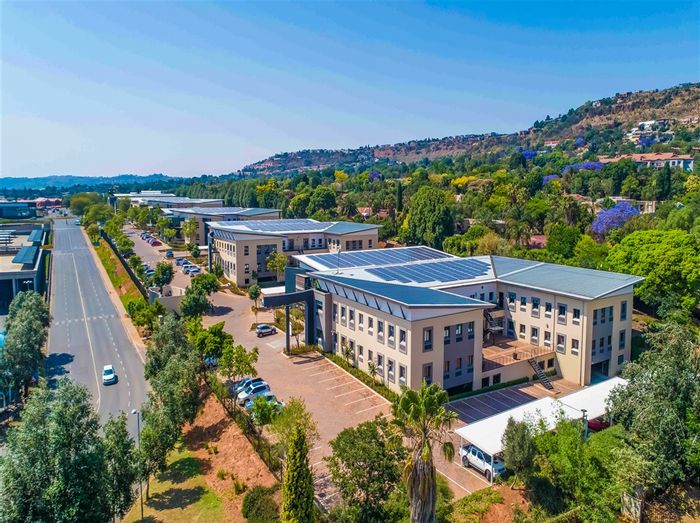 Office to Rent in Strubensvallei: Open-plan workspace, boardroom, 24-hour security.