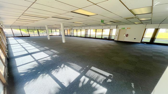 Essexwold Office To Rent: 282m2, 24-hour security, fibre connectivity, backup generator.