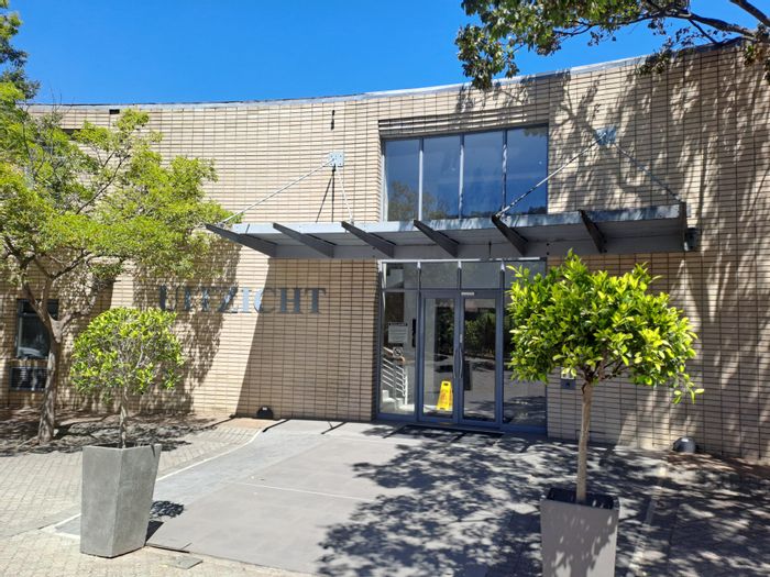 To Rent: 734m² Office in Plattekloof 1 with balcony, parking, and security.