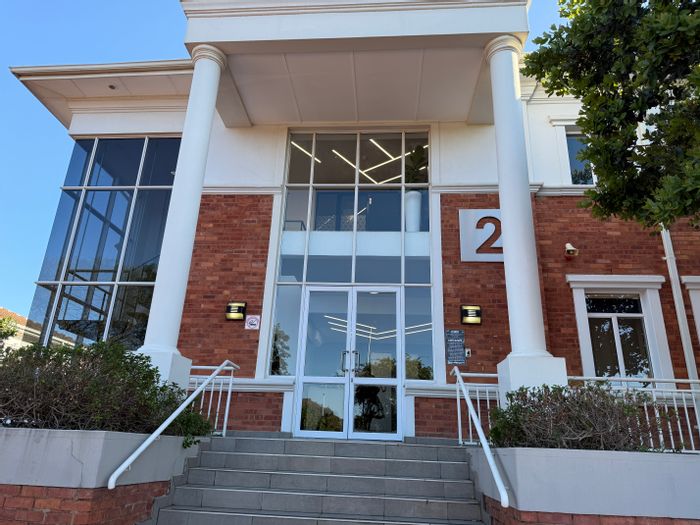 La Lucia Office To Rent: 24-hour security, canteen, outdoor area, ample parking.