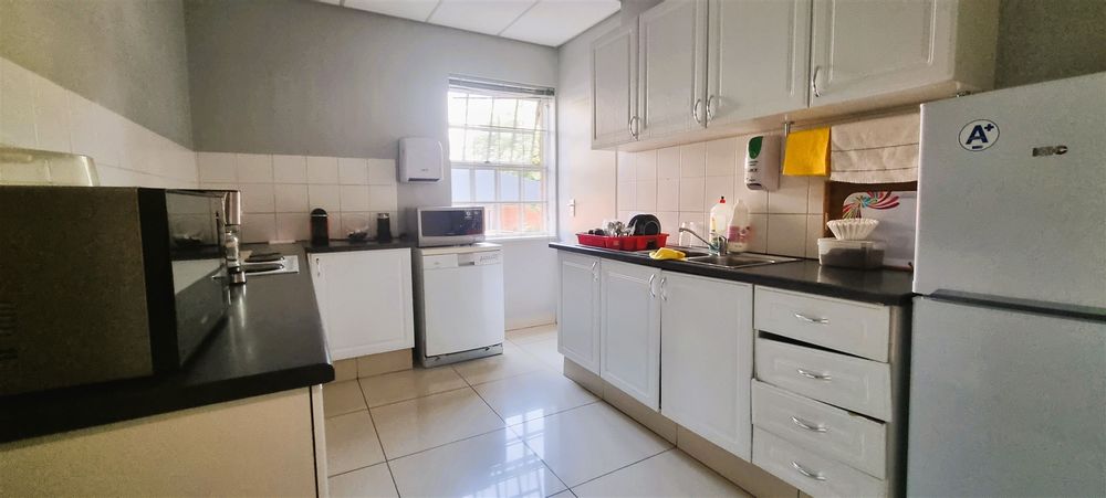 4 Georgian Crescent-Bryanston-Standalone 692m² (9)