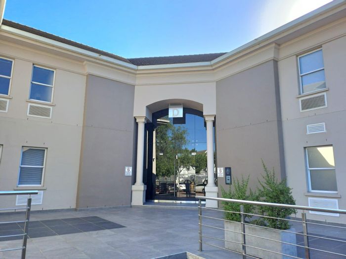 Office to Rent in Tyger Valley: Secure park, 24-hour access, ample parking.