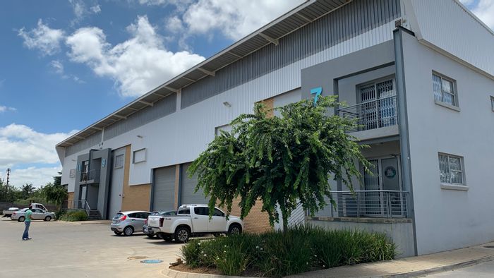 Industrial warehouse to rent in Pomona with large roller door and truck access.