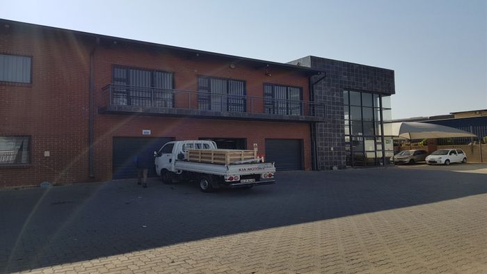 Industrial property in North Riding to rent with ample parking and flexible office layout.