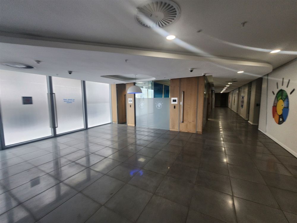 90 Grayston Dr - Sandton -Gr Fl 1093m² (9