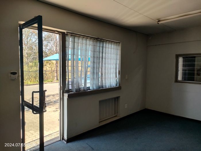 Industrial Mini Warehouse to Rent in Strijdompark with Secure Access and Ample Parking.