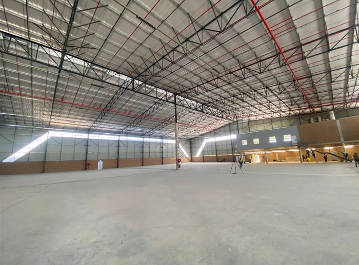 Industrial space to rent in Linbro Park: 3,068m² warehouse, office, and logistics-ready.