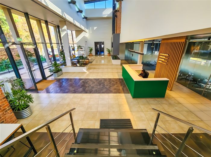 Fourways office to rent: communal reception, boardrooms, deck, ample parking, security.