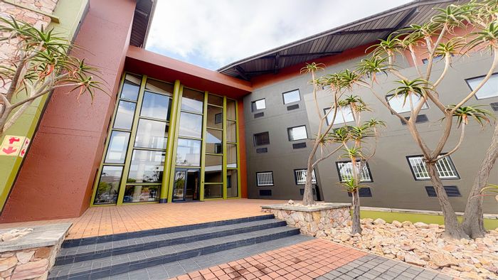 To Rent: 397m² Office in Bedfordview Central with 24/7 Security and Parking.