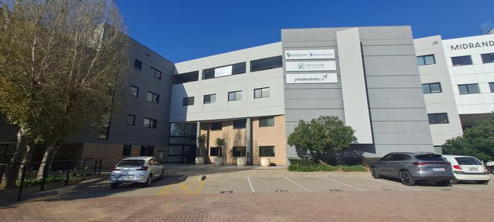 To Rent: 721m² Office in Carlswald with boardroom, kitchen, and fibre internet.