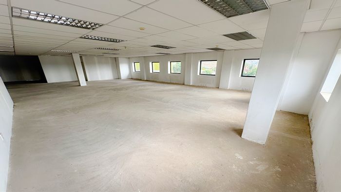 Office to Rent in Bedfordview Central: 273m2, 24/7 security, ample parking, customizable space.
