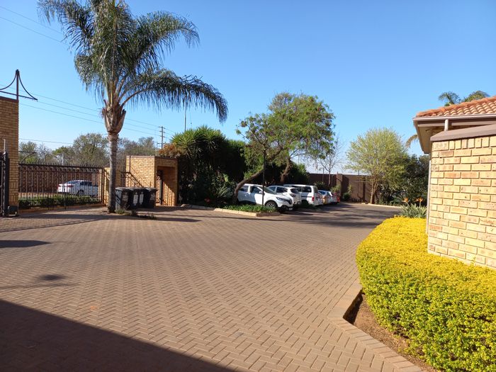 Commercial unit to rent in Raslouw AH, 21m², R4000 excl. VAT.
