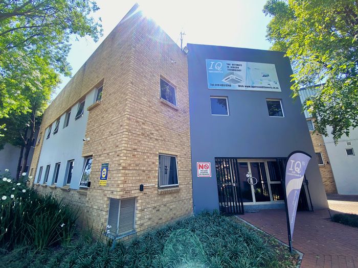 Industrial property in Randjespark to rent: 1,653m² with office, warehouse, yard.