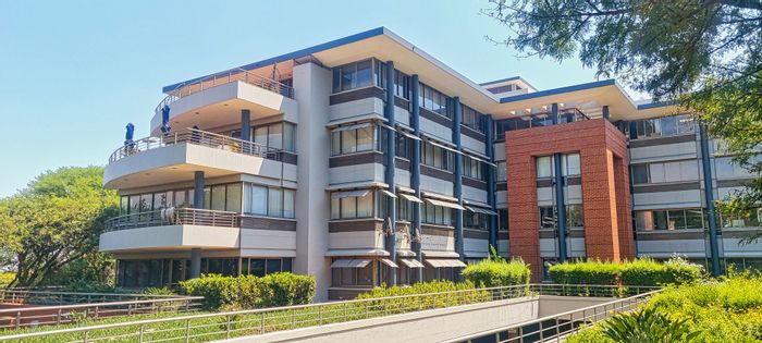 Office To Rent in Woodmead: Game park setting, onsite amenities, and excellent accessibility.