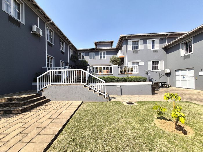 250m2 Office Suite To Rent in Hyde Park with 24-hour security and amenities.