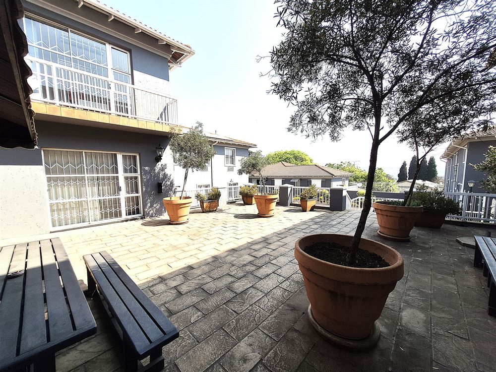 Fountain Grove-Hyde Park - Block 4 Exterior Courtyard