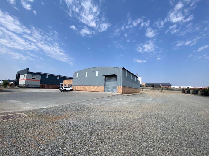 Industrial property to rent in Knopjeslaagte with full backup and 24-hour security.