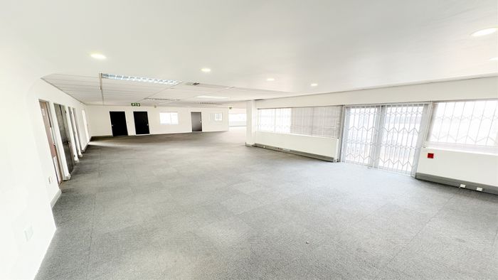Office To Rent in Bedfordview Central: 24-hour security, easy highway access, ample parking.