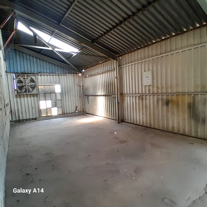 Industrial warehouse for rent in New Era: spray booth, 3-phase power, security.