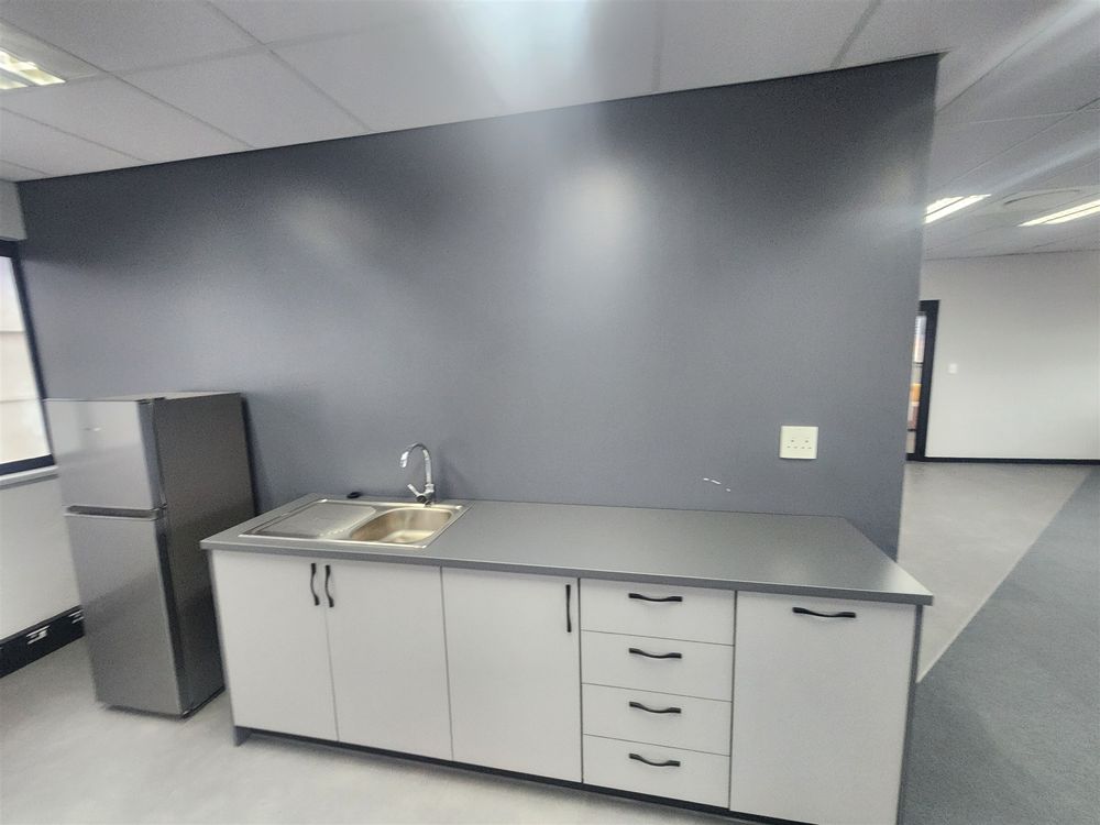 3 Gwen Lane -Sandton - 5th Fl 238.42m² (5