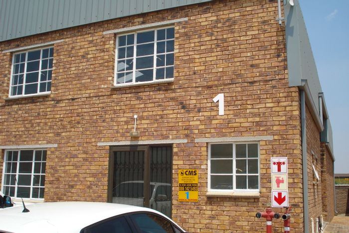 DUNSWART Industrial For Sale: 300 m², 3-phase power, easy N12 access, 24/7 security.