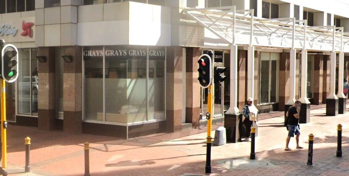Retail unit to rent in Cape Town City Centre with high visibility and foot traffic.