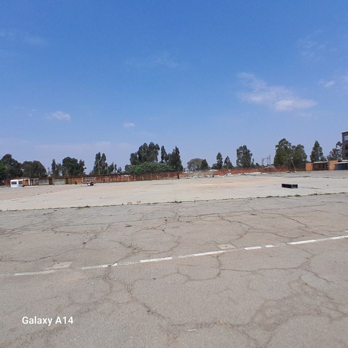 Industrial land for rent in New Era, ideal for logistics and trucking.