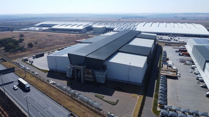 Industrial facility to rent in Glen Marais with 14,000 pallet positions and 16 roller doors.