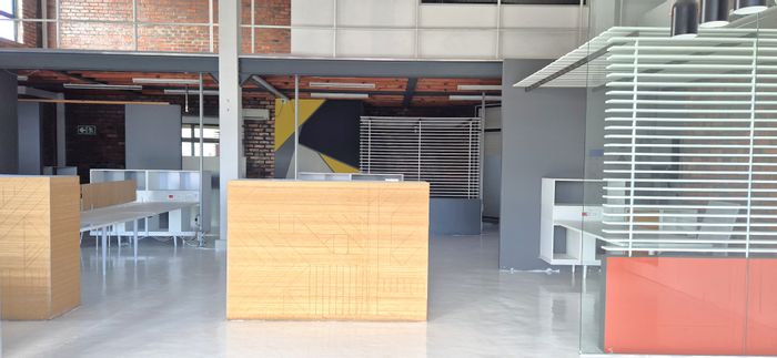 Office to Rent in Woodstock: 260sqm with mezzanine, balcony, and secure parking.