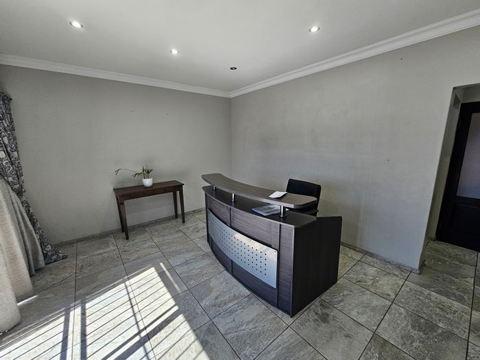 Eldoraigne Office To Rent: 160sqm, solar power, reception, boardroom, secure parking.
