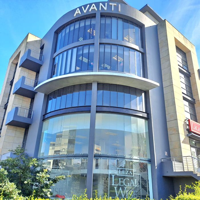 To Rent: 631m2 Office in Tyger Valley with multiple offices, meeting rooms, and amenities.