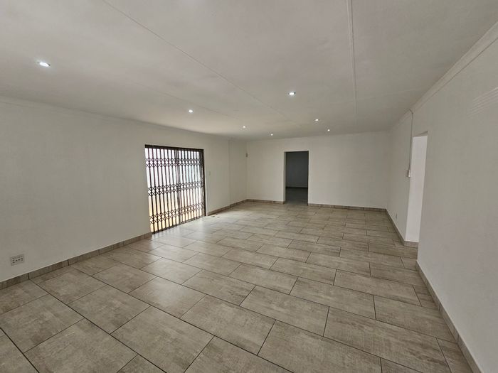 Office To Rent in Clubview: 115sqm with reception, 3 offices, parking, security.