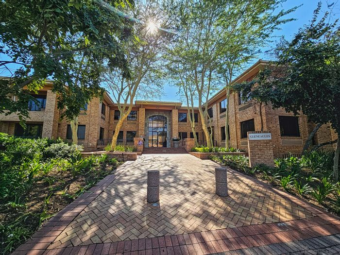 Bryanston Office To Rent: Backup water, generator, parking, and golf course views.