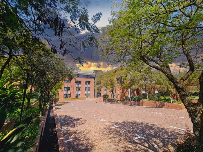 Office To Rent in Woodmead: Backup power, security, café, and fibre connectivity.