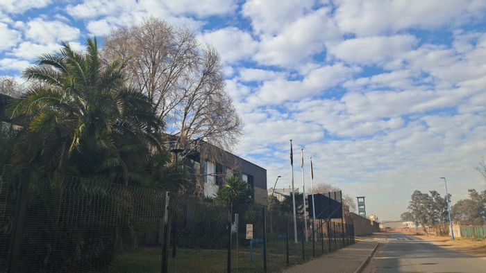 Industrial warehouse to rent in Clayville East, 7889m² with office space.