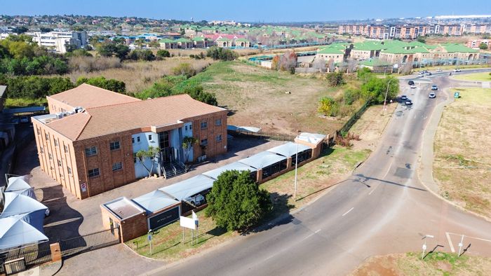 For Sale: 2070 sqm office in Highveld Technopark with no load shedding.